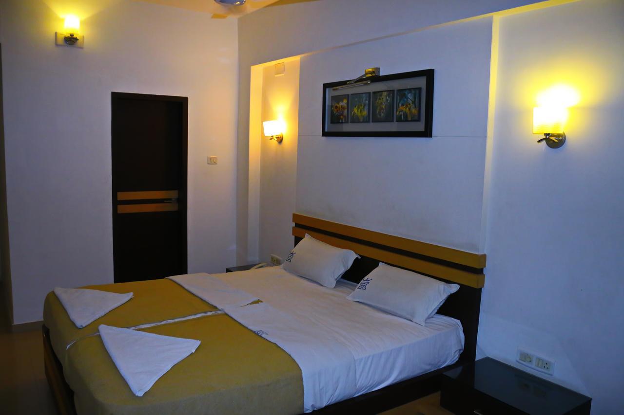 Hotel Sivaranjani Ироду Экстерьер фото