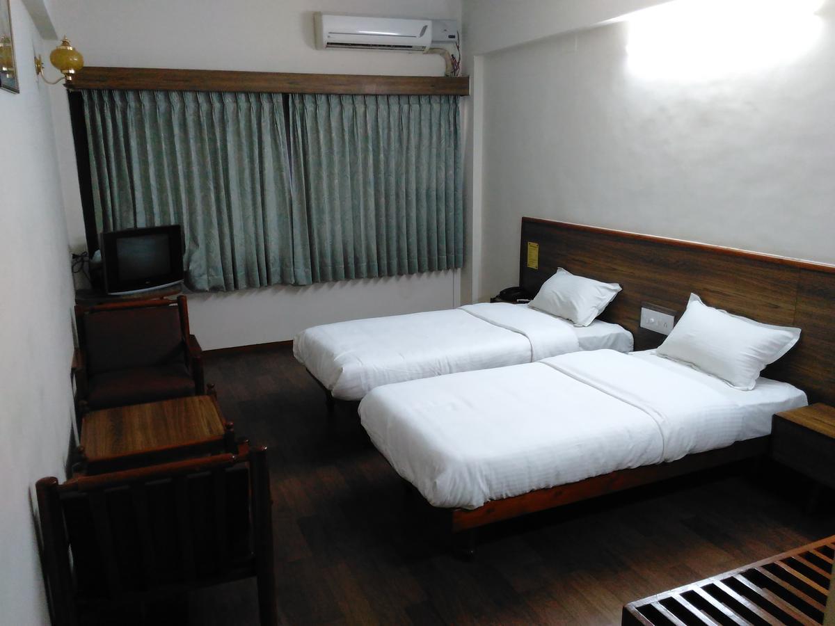 Hotel Sivaranjani Ироду Экстерьер фото