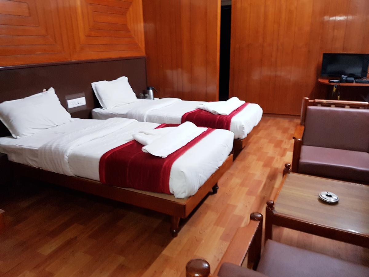 Hotel Sivaranjani Ироду Экстерьер фото